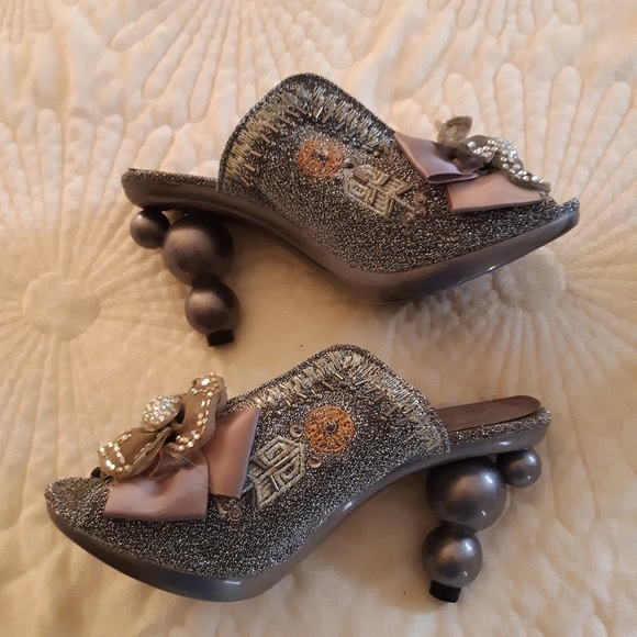 Shoes - Picture 2 of 3